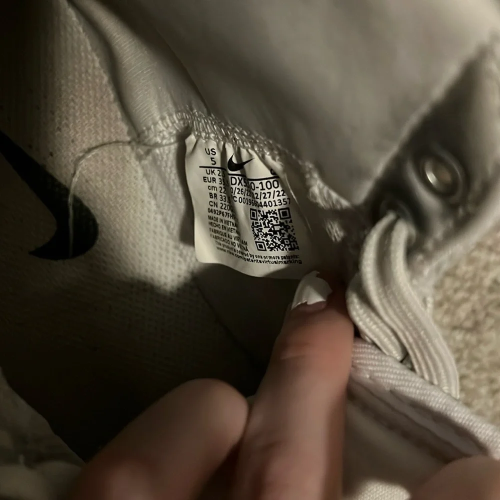 white nike high top blazers - Picture 3 of 4